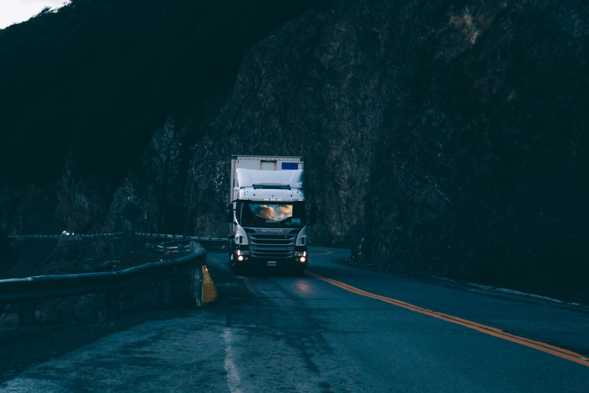 Freight truck